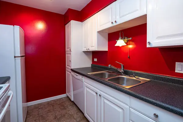 6190 Pinewood CT #203, Willowbrook, IL 60527