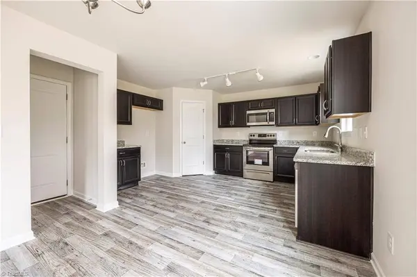 161 Shoreline DR, New London, NC 28127