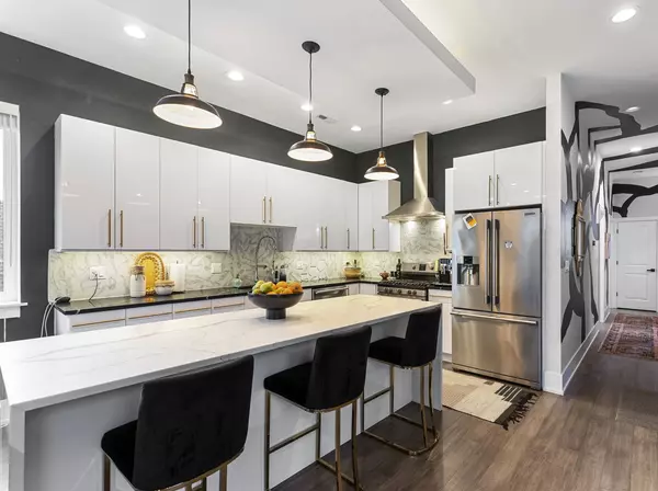 1812 N Sawyer Avenue #3, Chicago, IL 60647