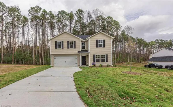 161 Shoreline DR, New London, NC 28127