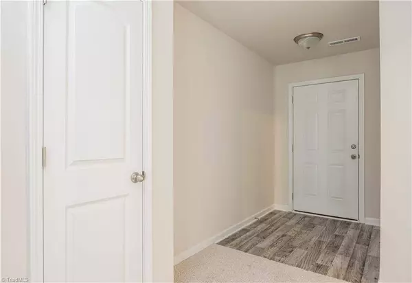 133 Shoreline DR, New London, NC 28127