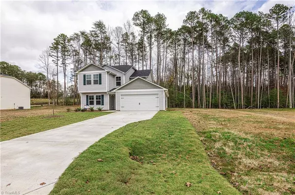 133 Shoreline DR, New London, NC 28127