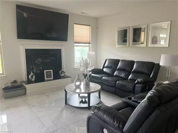 119 Saintsbury PL, Lexington, NC 27295