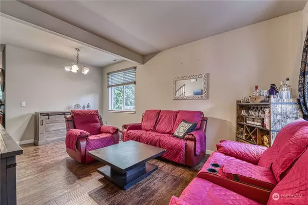 19663 12th AVE NE, Poulsbo, WA 98370