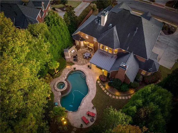 2205 Lake Shore LNDG