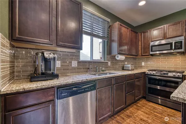 19663 12th AVE NE, Poulsbo, WA 98370