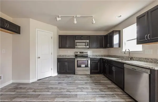 161 Shoreline DR, New London, NC 28127