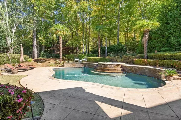 2205 Lake Shore LNDG, Alpharetta, GA 30005