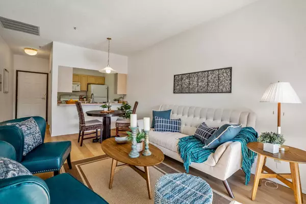 1001 Oppenheimer DR #211