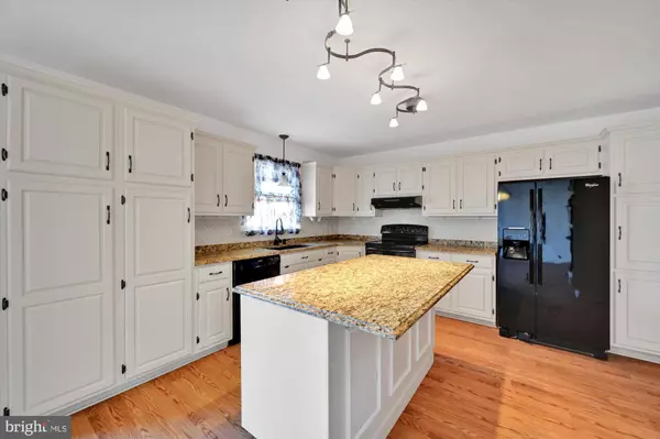 369 ACORN CIR, Lebanon, PA 17042