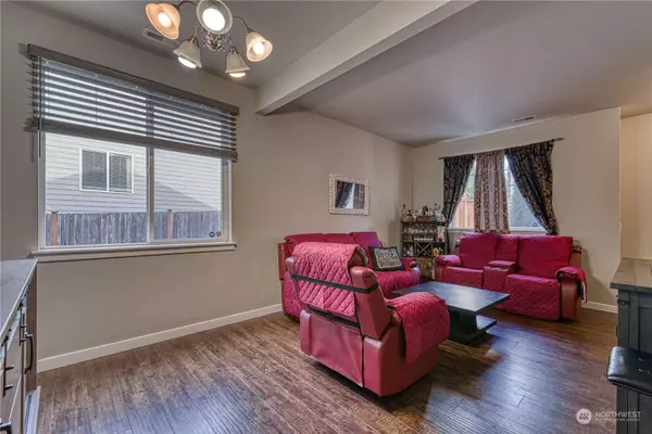 19663 12th AVE NE, Poulsbo, WA 98370