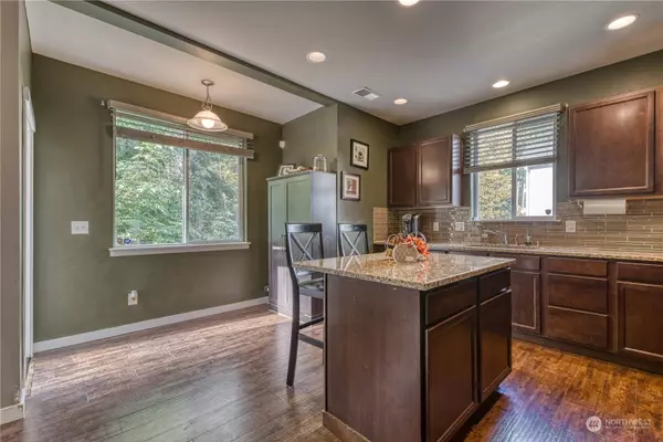 19663 12th AVE NE, Poulsbo, WA 98370