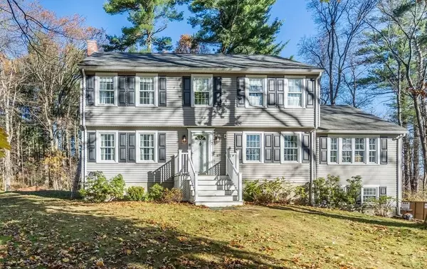 7 Buchan Rd, Andover, MA 01810