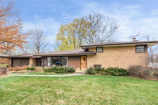 206 Viola LN, Prospect Heights, IL 60070