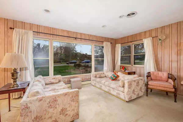 206 Viola LN, Prospect Heights, IL 60070