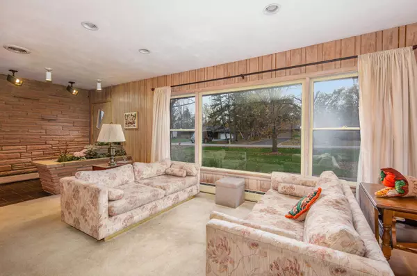 206 Viola LN, Prospect Heights, IL 60070