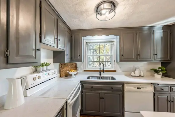 7 Buchan Rd, Andover, MA 01810