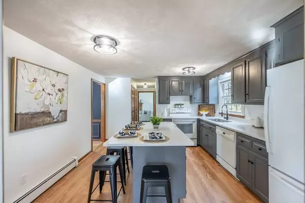 7 Buchan Rd, Andover, MA 01810