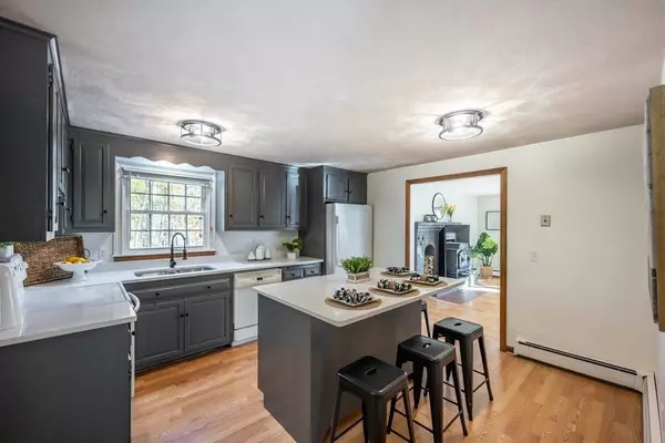 7 Buchan Rd, Andover, MA 01810