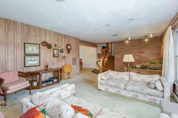 206 Viola LN, Prospect Heights, IL 60070