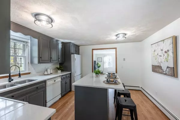 7 Buchan Rd, Andover, MA 01810