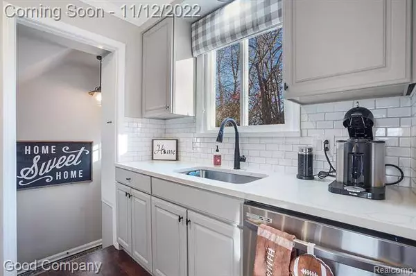 1910 CLIFTON Avenue, Royal Oak, MI 48073