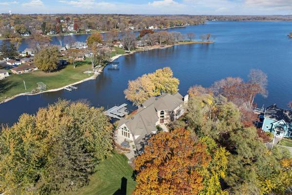 1004 Pistakee View CT, Johnsburg, IL 60051