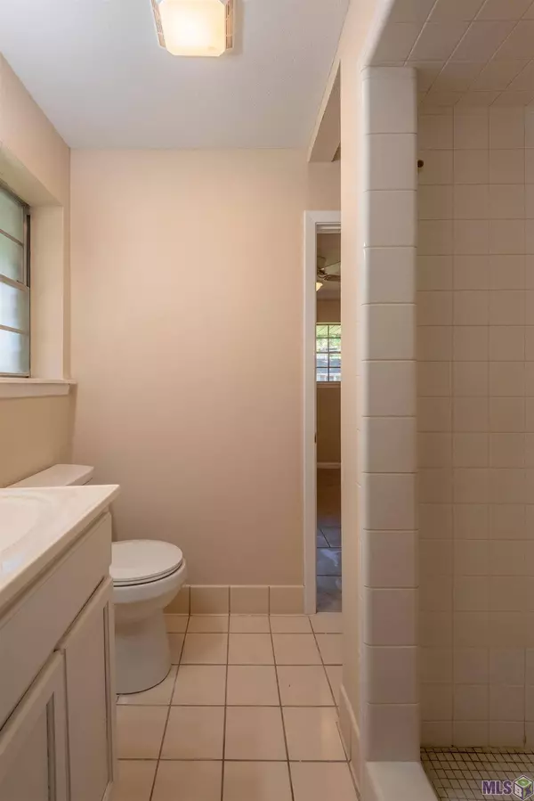 8232 N ESSEN HEIGHTS CT, Baton Rouge, LA 70809