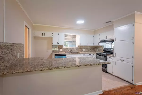 8232 N ESSEN HEIGHTS CT, Baton Rouge, LA 70809