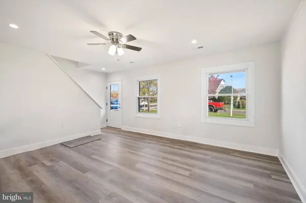 21 PLUMTREE RD, Levittown, PA 19056