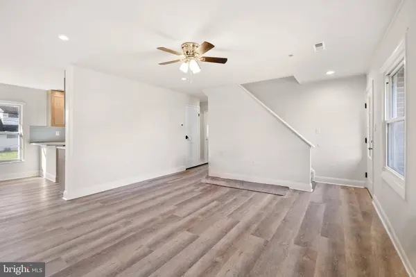 21 PLUMTREE RD, Levittown, PA 19056