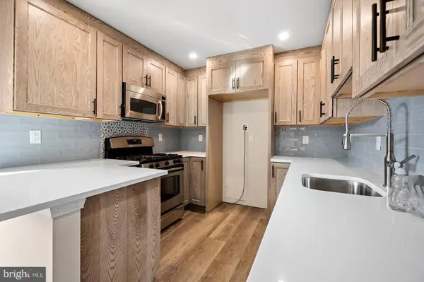 21 PLUMTREE RD, Levittown, PA 19056