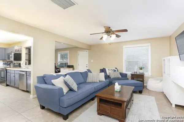 8116 Hoovers Bend, San Antonio, TX 78250