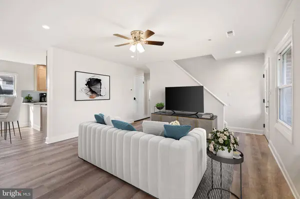 21 PLUMTREE RD, Levittown, PA 19056