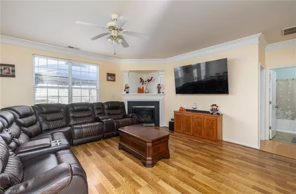 862 Hedgepath TER, High Point, NC 27265