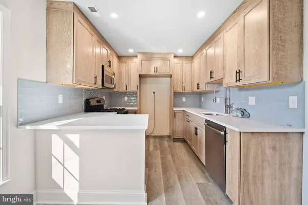 21 PLUMTREE RD, Levittown, PA 19056