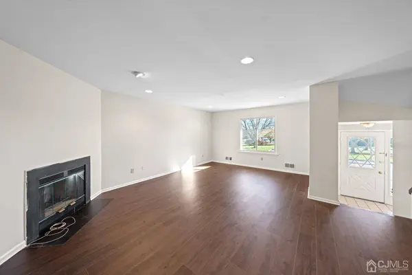 32 Arlene CT, South Brunswick, NJ 08852