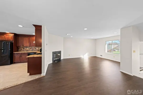 32 Arlene CT, South Brunswick, NJ 08852