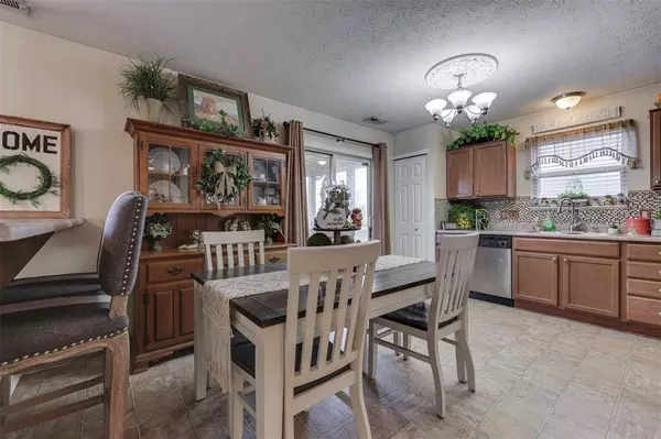 77 Hilltop Farms, New Whiteland, IN 46184