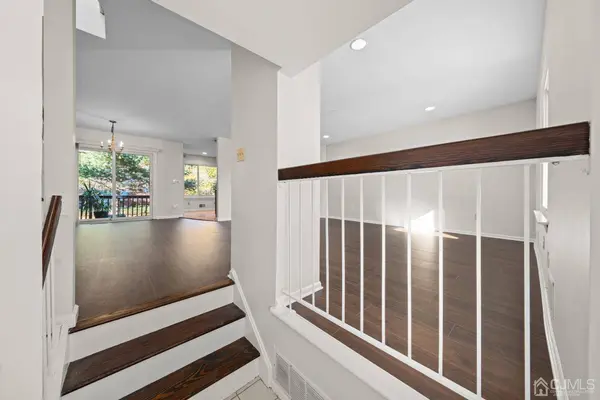 32 Arlene CT, South Brunswick, NJ 08852