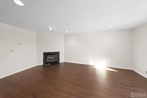 32 Arlene CT, South Brunswick, NJ 08852