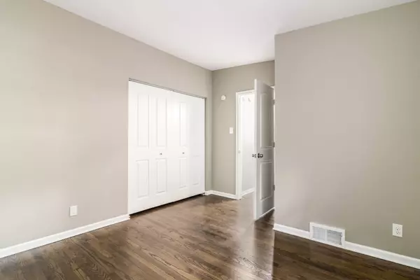 636 N HOUGH ST, Barrington, IL 60010