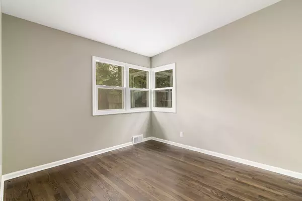 636 N HOUGH ST, Barrington, IL 60010