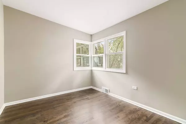 636 N HOUGH ST, Barrington, IL 60010