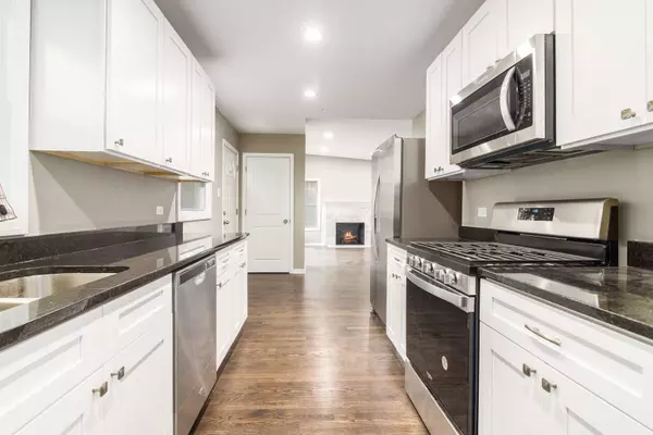 636 N HOUGH ST, Barrington, IL 60010