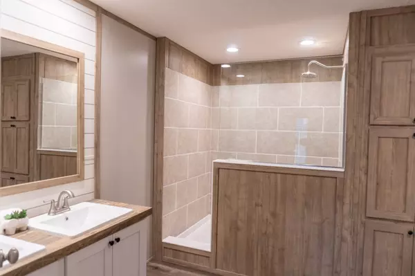 1104 N Church St, Portland, TN 37148