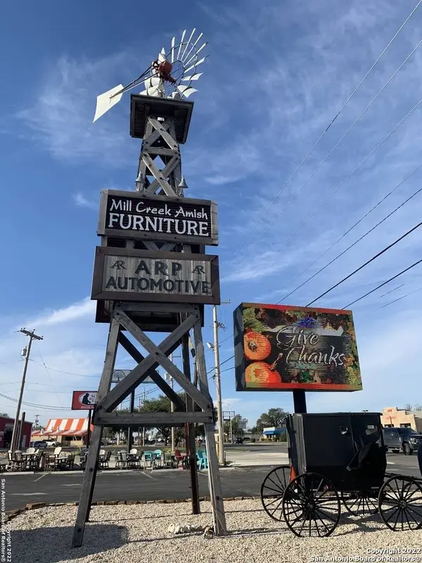 2209 MAIN ST, Uvalde, TX 78801-4946