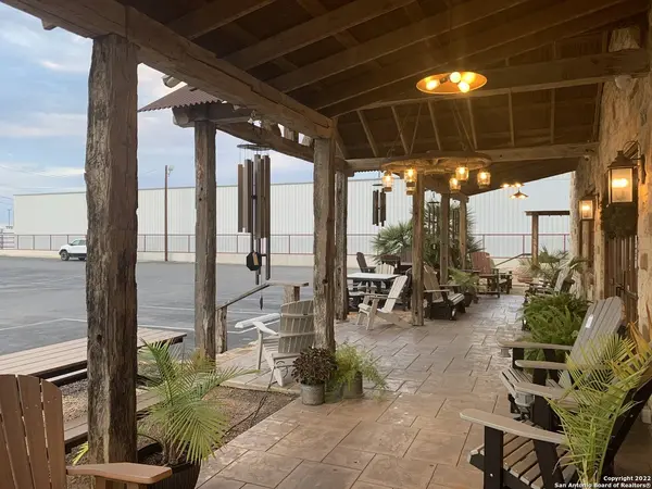 2209 MAIN ST, Uvalde, TX 78801-4946