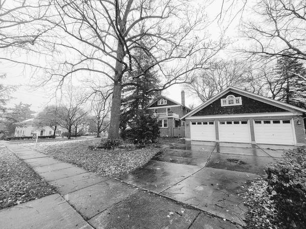 565 Hill AVE, Glen Ellyn, IL 60137