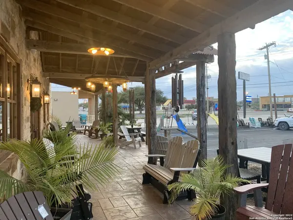 2209 MAIN ST, Uvalde, TX 78801-4946